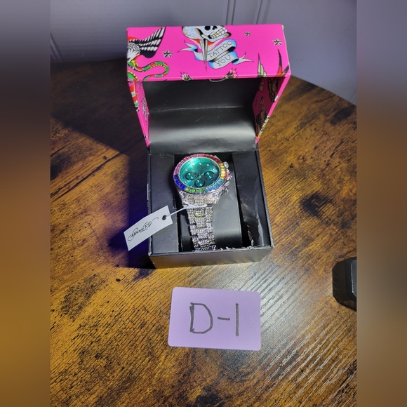 Ed Hardy women Chonograph watch with Crystal pave dial/band Skull Box - Picture 10 of 12